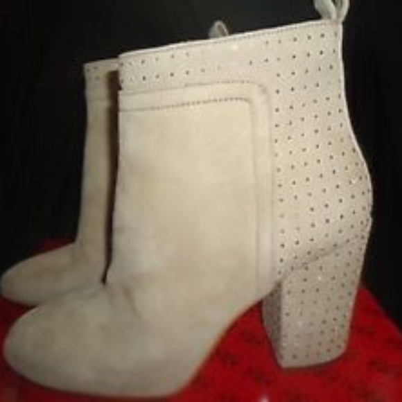 GUESS USHAL NUDE BEIGE SILVER CRYSTALS EMBELLISHED ANKLE BOOTIE 7 - Picture 1 of 4